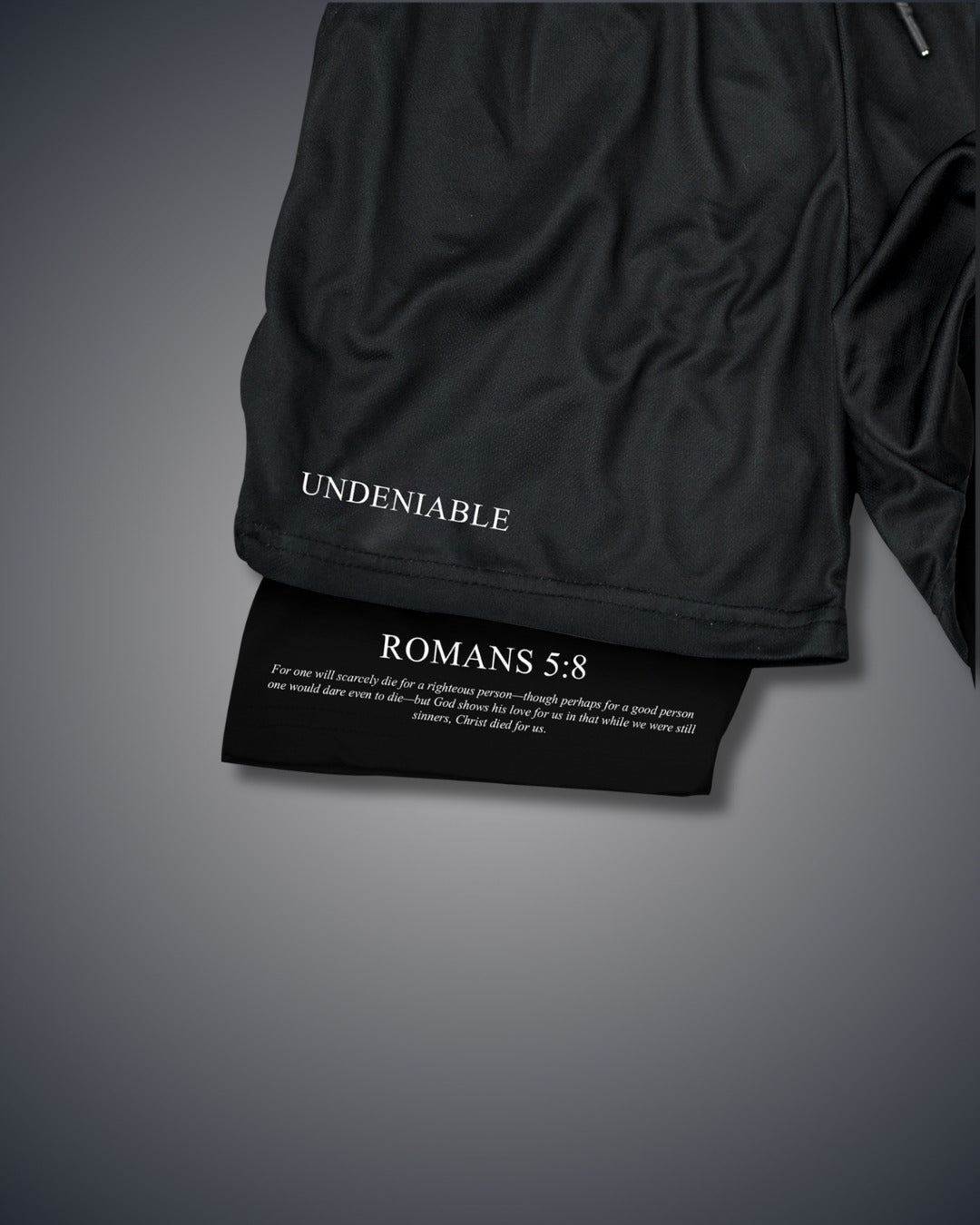 Römer 5:7-8 Christus Performance Shorts